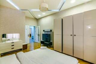 Апартаменты Cozy Ferrari Apartment with full amenities by Time Group Баку Апартаменты-11