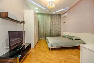 Апартаменты Cozy Ferrari Apartment with full amenities by Time Group Баку Апартаменты-17