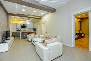 Апартаменты Cozy Ferrari Apartment with full amenities by Time Group Баку Апартаменты-2