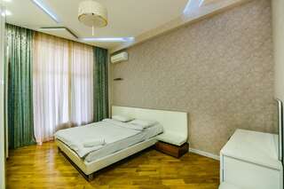 Апартаменты Cozy Ferrari Apartment with full amenities by Time Group Баку Апартаменты-9